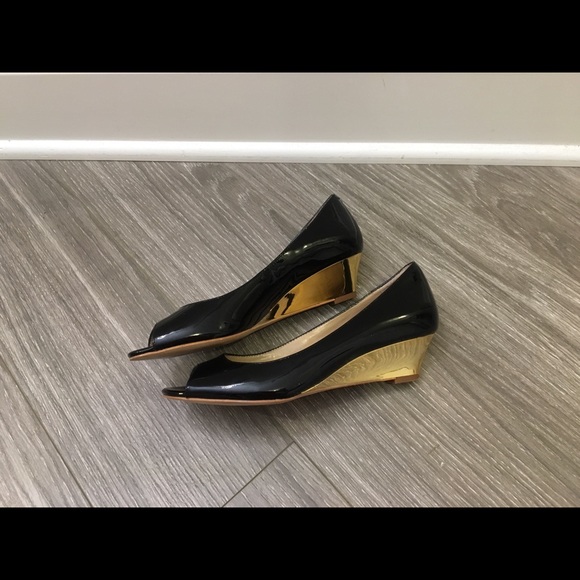 Saks Fifth Avenue Women’s open toe shoes black - Picture 2 of 3